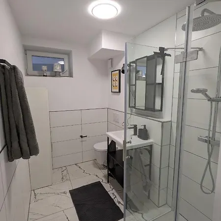 Zentrale Und Gemuetliche In Nah An Der